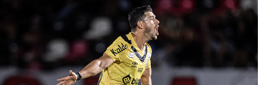 imagem da materia: Giuliano celebra 800 jogos em duelo decisivo pelo Santos