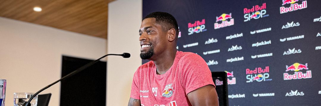 imagem da materia: Ivan Cavaleiro é apresentado pelo Bragantino