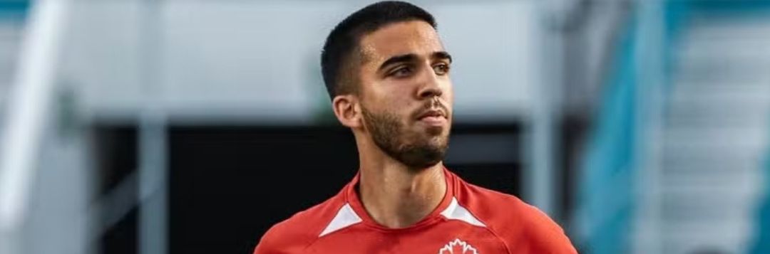 imagem da materia: Corinthians acerta com meia canadense para a base