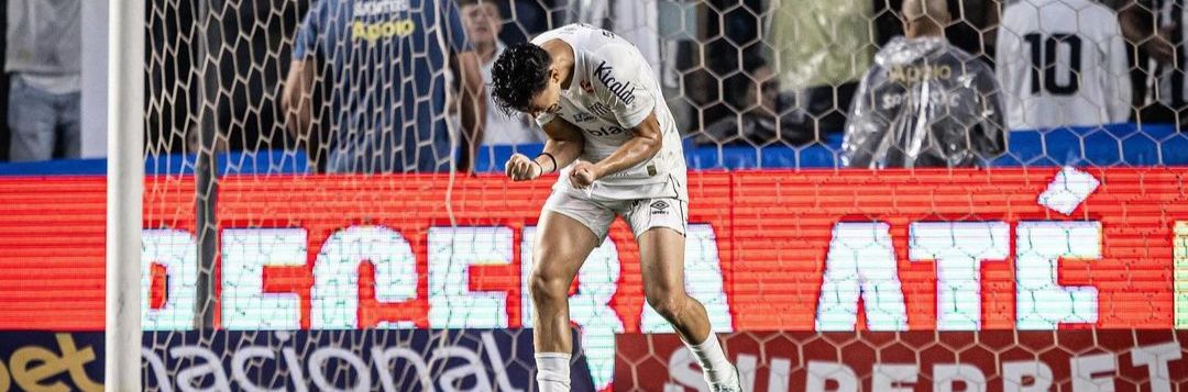 imagem da materia: JP Chermont comemora seu primeiro gol na Vila Belmiro