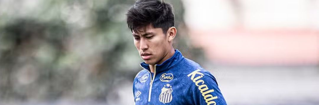 imagem da materia: Miguelito treina com os profissionais no Santos
