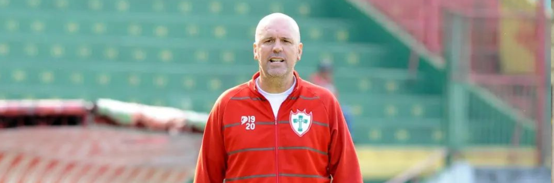 imagem da materia: Alan Dotti se prova como treinador principal da Lusa