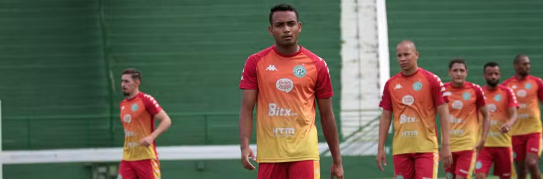 imagem da materia: Airton deixa o jogo lesionado e preocupa o Guarani