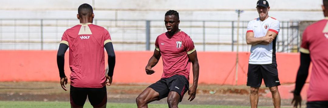imagem da materia: Botafogo-SP treina no Santa Cruz visando jogo contra o líder