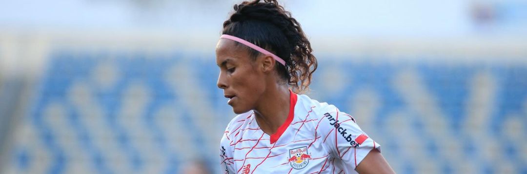 imagem da materia: Red Bull Bragantino vende lateral do futebol feminino