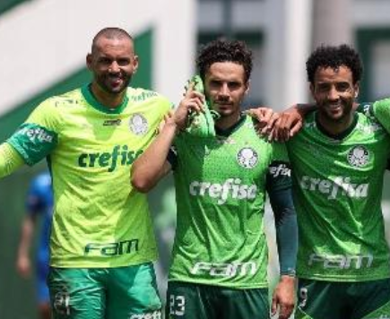 imagem da materia: Raphael faz brincadeira com Gabriel Jesus e agita torcida