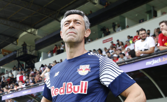 imagem da materia: Pedro Caixinha rebate torcedores que xingaram a equipe