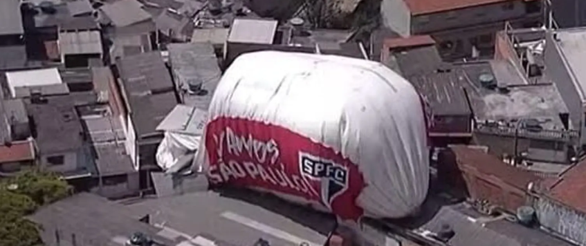imagem da materia: Dirigível contratato pelo São Paulo cai em Osasco