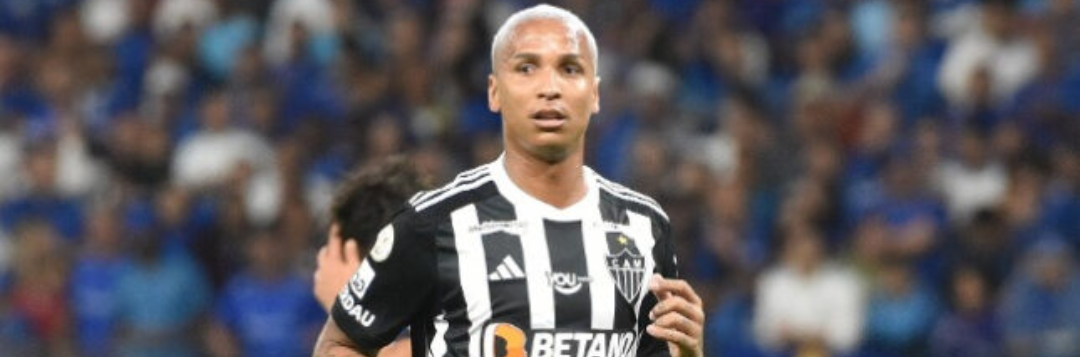 imagem da materia: Querido pelos palmeirenses, Deyverson reencontra Palmeiras