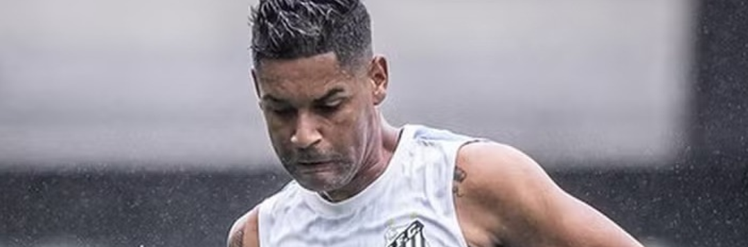 imagem da materia: Aderlan, ex-Bragantino, deve ser dispensado pelo Santos