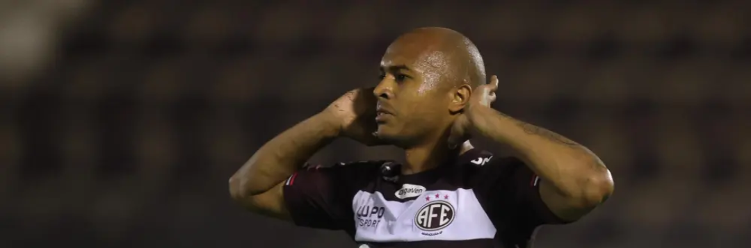 imagem da materia: Ferroviária vence Londrina de virada e cola no líder