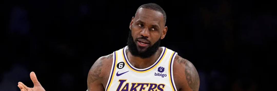 imagem da materia: LeBron James detona gramado da Neo Química Arena