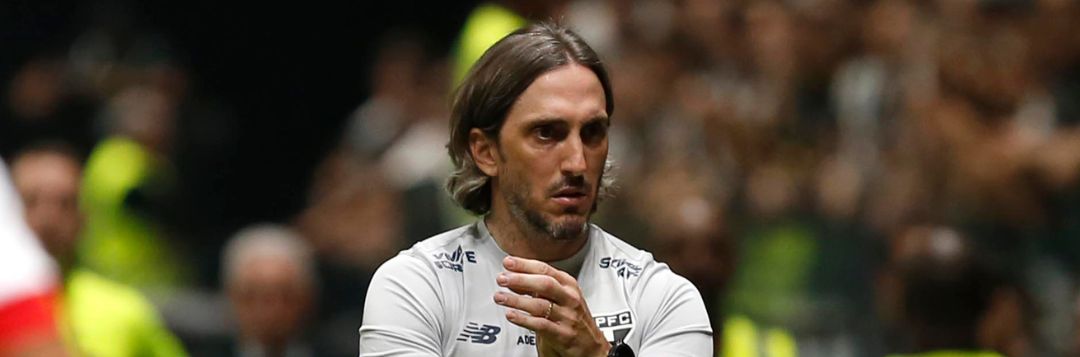 imagem da materia: Boca Juniors demonstra interesse em Luis Zubeldía