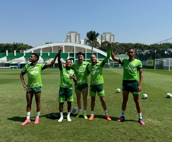 imagem da materia: Dudu treina no CT mesmo com elenco de folga