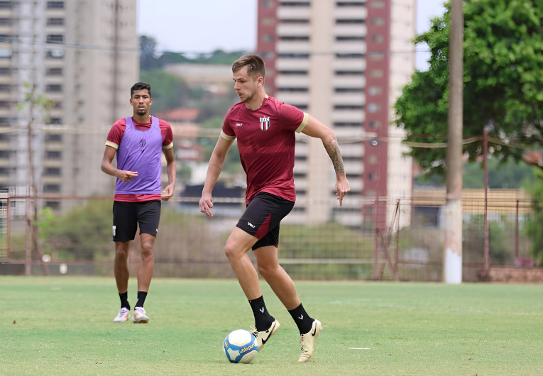 imagem da materia: Botafogo-SP mira três vitórias para fugir do rebaixamento!