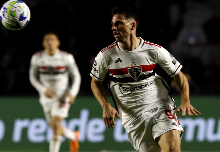 imagem da materia: Zubeldía busca substitutos de Calleri e Alan Franco