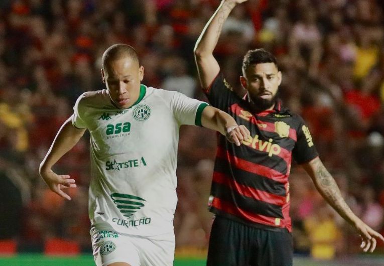 imagem da materia: Guarani leva balde de água fria do Sport na Ilha do Retiro