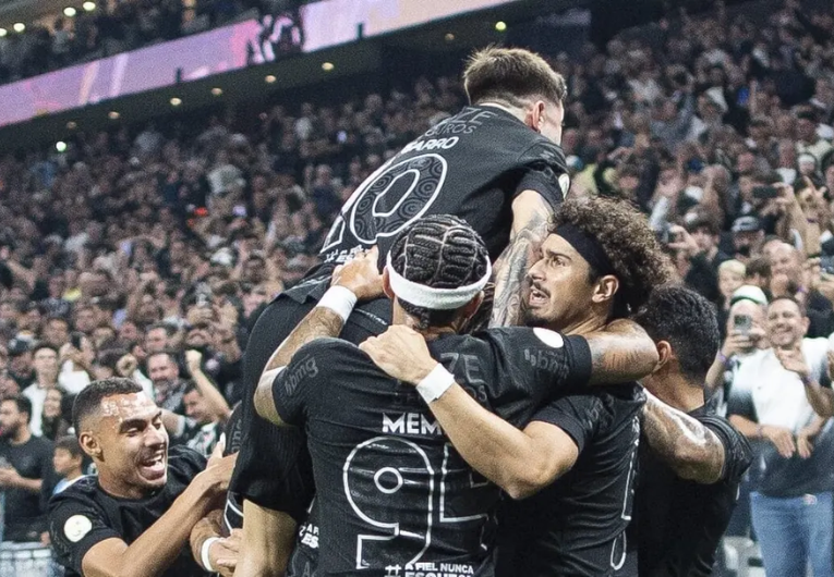 imagem da materia: Corinthians vê chances de rebaixamento diminuírem