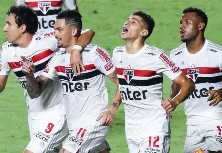 imagem da materia: São Paulo não termina o Brasileirão no G4 desde 2020