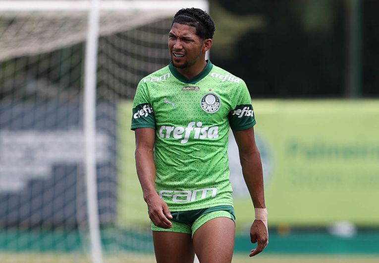 imagem da materia: Rony fica no banco e vive momento inédito na temporada