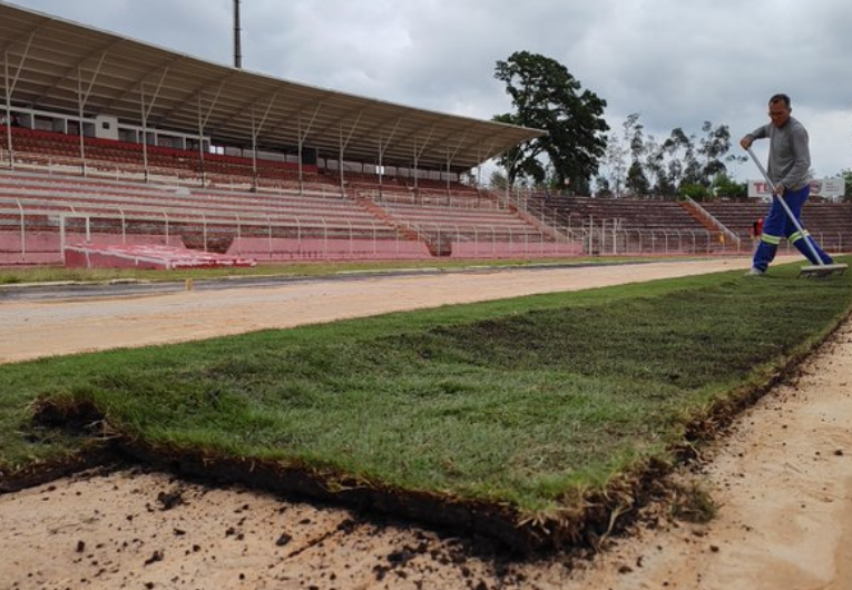 imagem da materia: Noroeste confirma novo gramado padrão FIFA no Alfredão