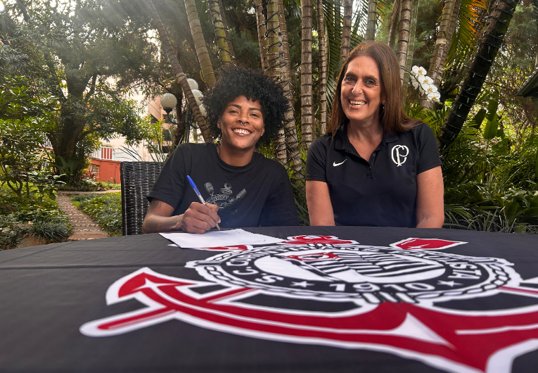 imagem da materia: Corinthians renova com Carol Nogueira até 2026