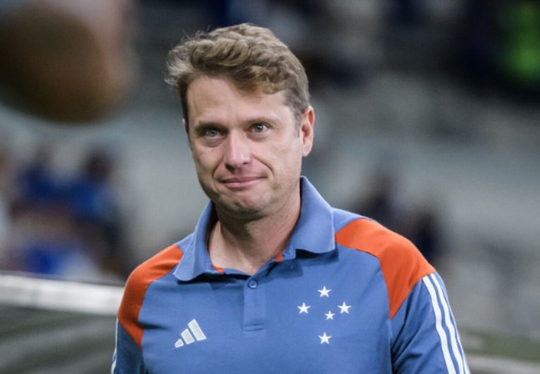 imagem da materia: Ainda sem anúncio, Seabra comanda treino do Bragantino