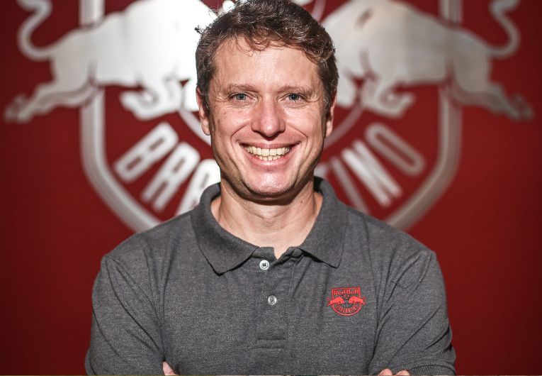 imagem da materia: Bragantino oficializa Fernando Seabra