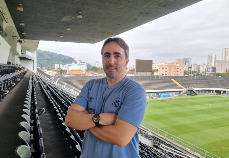 imagem da materia: Santos oficializa mudanças na comissão técnica do Sub-20