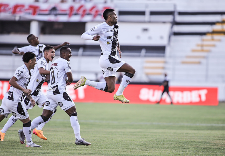 imagem da materia: Ponte Preta reduz chances de rebaixamento na Série B