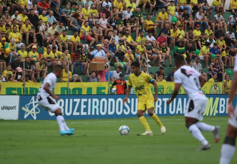 imagem da materia: Ponte Preta sofre três gols pela sétima vez na temporada