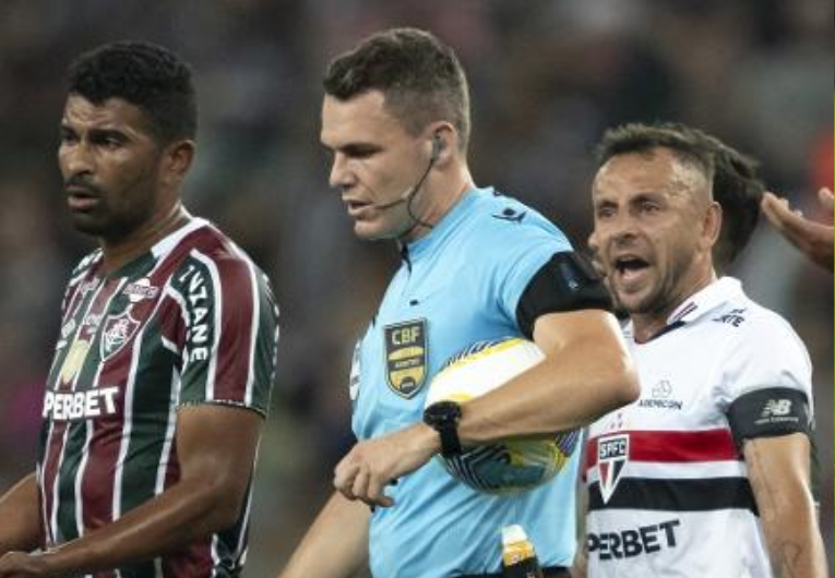 imagem da materia: STJD suspende árbitro Paulo Cesar Zanovelli por 15 dias