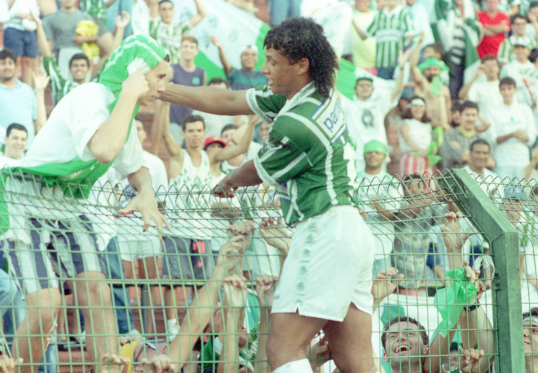 imagem da materia: Morre Tonhão, ex-zagueiro campeão do Palmeiras, com 55 anos
