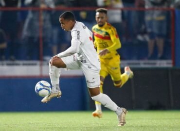 Ituano termina partida com três centroavantes em campo