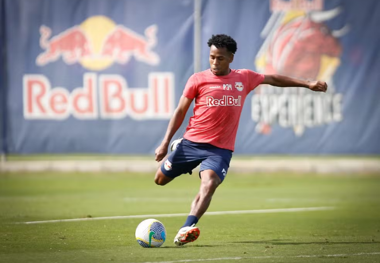 imagem da materia: Andrés Hurtado inicia transição física