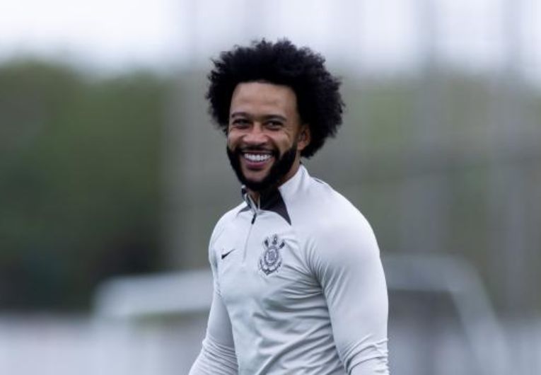 imagem da materia: Memphis Depay mostra bom começo no Corinthians
