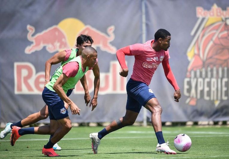 imagem da materia: Bragantino segue preparação para encarar o Vitória