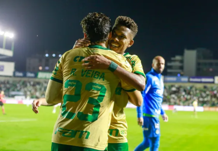 imagem da materia: Raphael Veiga, rasga elogios a Estêvão