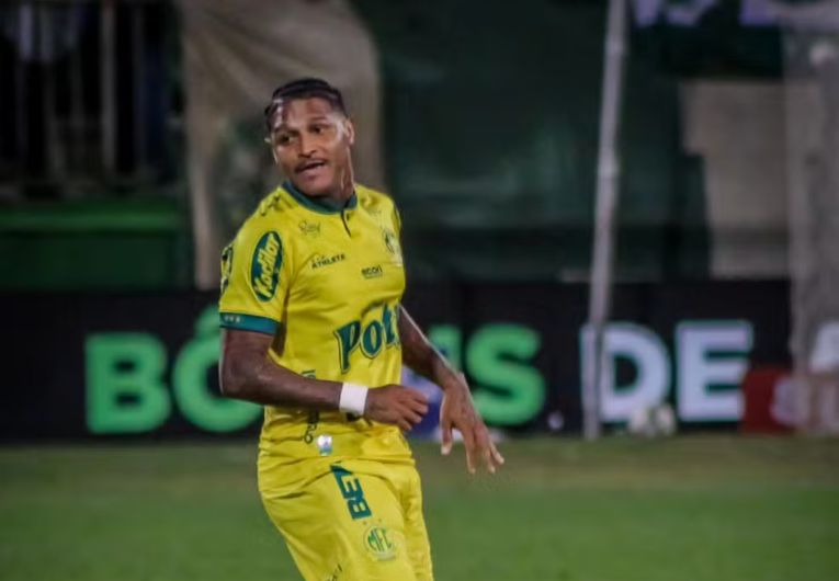 imagem da materia: Rodrigo Andrade comemora retorno de lesão