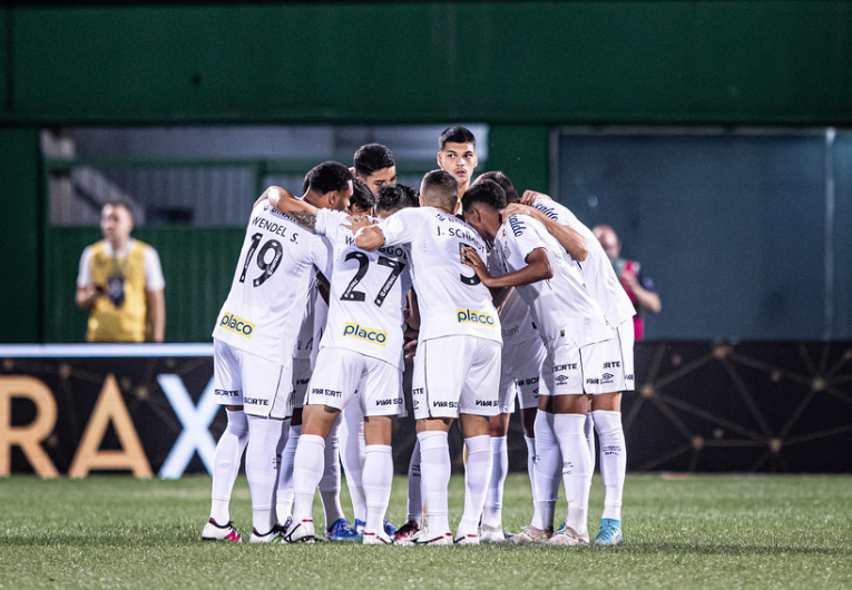imagem da materia: Derrota coloca liderança do Santos em risco na Série B