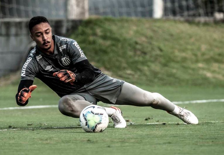 imagem da materia: Santos rescinde com jovem goleiro