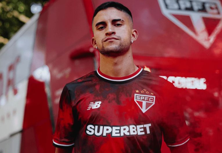 imagem da materia: São Paulo estreia terceira camisa contra o Vasco