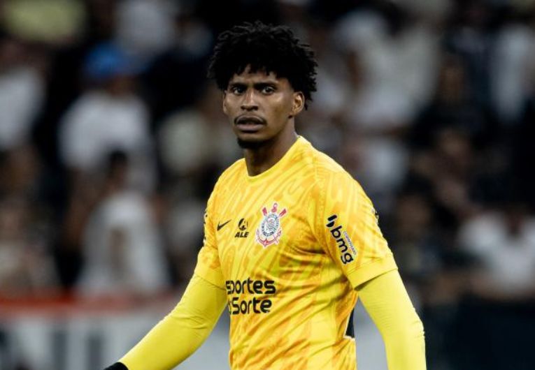 imagem da materia: Corinthians aciona opção de compra de Hugo Souza