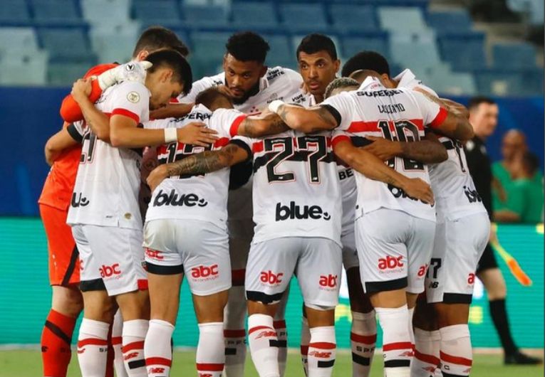 imagem da materia: São Paulo joga mal e perde para o Cuiabá
