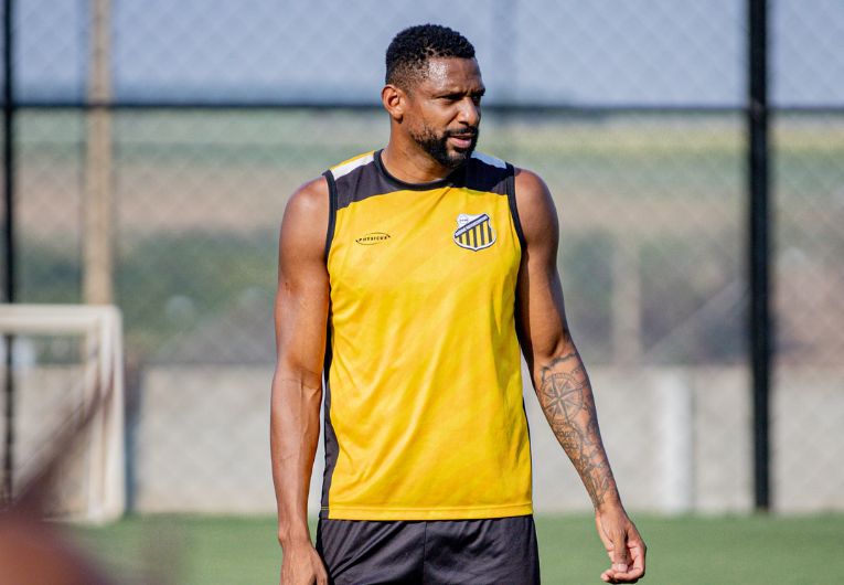 imagem da materia: Donato detalha preparação e celebra clássico como titular