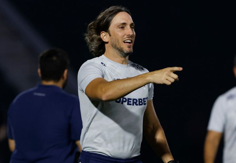 imagem da materia: São Paulo deve enfrentar o Cruzeiro nos EUA em 2025