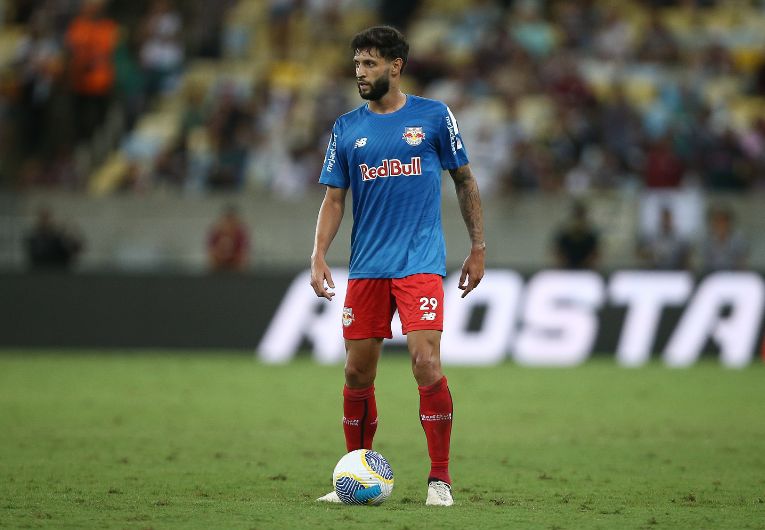imagem da materia: Juninho Capixaba é relacionado pelo RB Bragantino