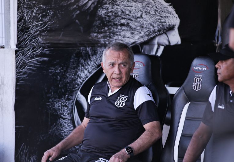 imagem da materia: Nelsinho não concede coletiva e pode deixar Ponte Preta
