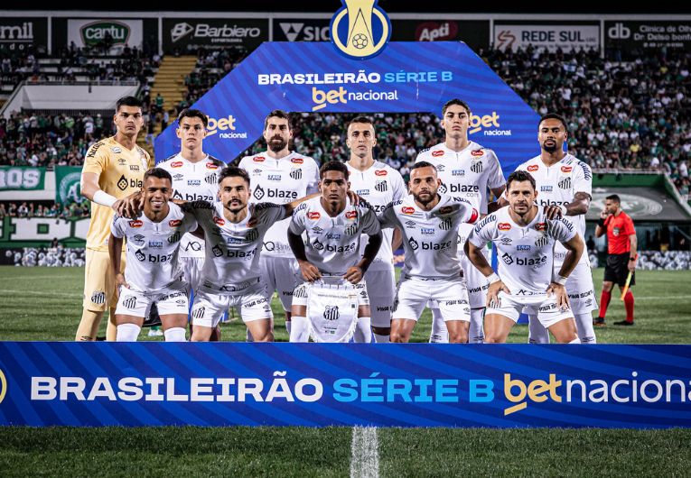 imagem da materia: Santos mantém liderança, mas vê Sport encostar