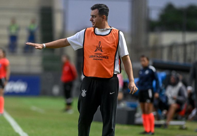 imagem da materia: Treinador do Corinthians Feminino analisa vitória